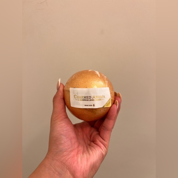 Charmed Aroma Bath Bomb: Champagne Shimmer Bath Bomb + Ring (Size 6) - Picture 2 of 3